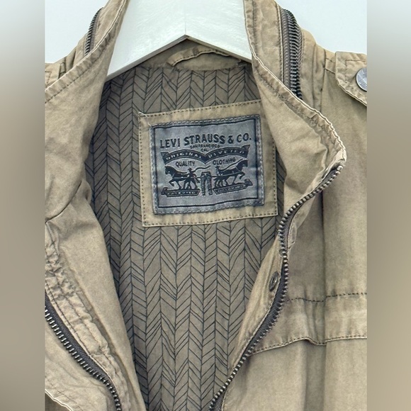 Levi's Beige Utility Vest - Picture 3 of 10